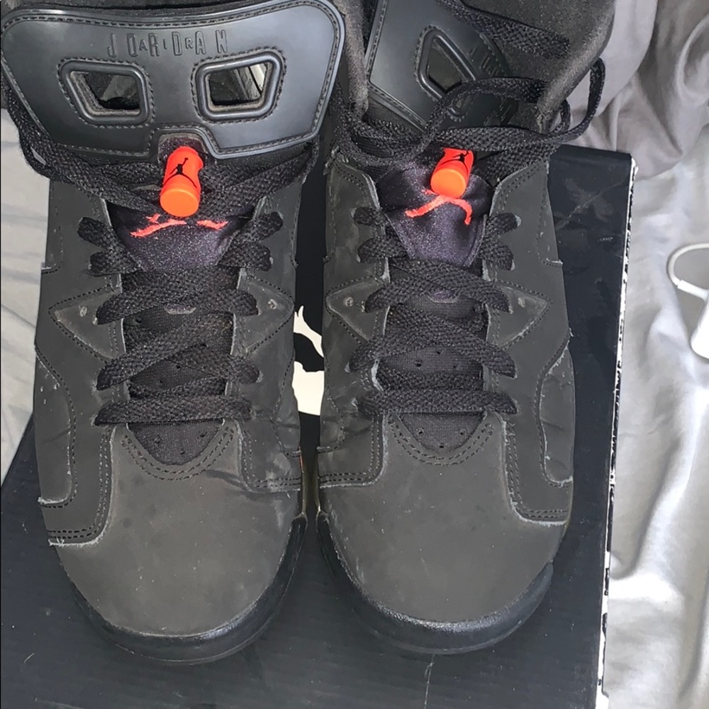 Jordan 6s  SIZE 7YOUTH VERY WORN